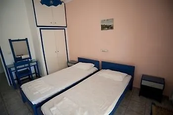 Paradise Hotel *