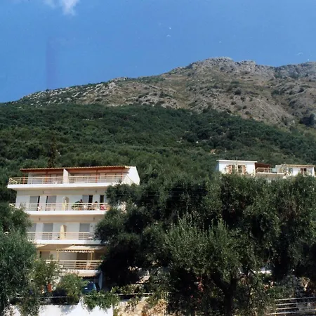 Paradise Hotel *